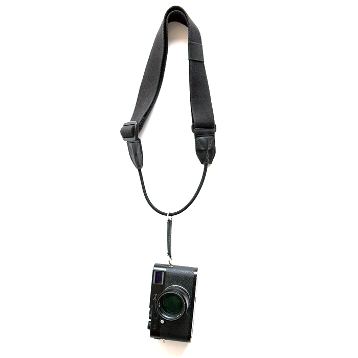 縦吊りカメラストラップ!「BLACK TAG TYPE130 ブラック」