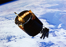 キヤノンの人工衛星には、EOS 5Dの技術を生かした撮影装置を搭載されている模様。