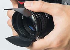 サンワのカメラレンズキャップ（フード機能・ワンタッチ・折りたたみ可能）52mmと58mm径をラインナップ