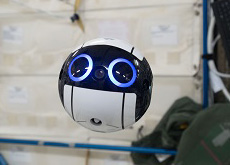 国際宇宙ステーションで活動する自律移動の球体ドローン「Int-Ball（イントボール）」