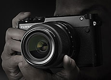 レンジファインダースタイル中判ミラーレスカメラ「GFX 50R」