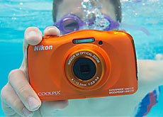 ニコン　キッズ防水カメラ「COOLPIX W150」