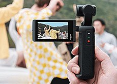 タッチパネル液晶搭載のジンバル一体型カメラ「MOIN Camera」