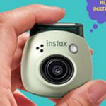富士フイルムがINSTAX“チェキ”シリーズの手のひらカメラ「INSTAX Pal（パル）」を発表。