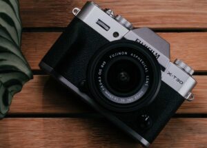 富士フイルム「X-T30 III」レビュー。外観、性能、価格の三拍子がそろった、初心者や愛好家の購入候補に確実に入れるべき一台。