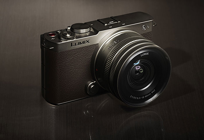 パナソニックが10月17日に「Lumix LAB」アプリのアップデートと一緒に、日本ではすでに発売済みの「LUMIX S9」のチタンゴールドを発表する模様。
