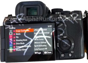 ソニー「α7 V」と「α7 IV」の背面比較リーク画像が登場。「コンポジットRAW撮影」に対応している！？