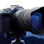 キヤノンが「EOS R6 Mark III」を発表を告知。日本時間11月6日15時に発表の模様。カメラ表面の画像も投稿。