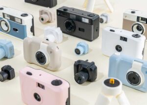 ”アルバムのナカバヤシ”が「ナカメラシリーズ」を発売。フィルムカメラ3種、デジカメ3種の全15アイテムを展開。
