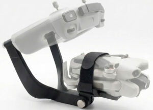 「DJI Mini 4 Pro」を“手持ちカメラ化”した猛者が登場。アダプターを使って空中／地上へ両対応。