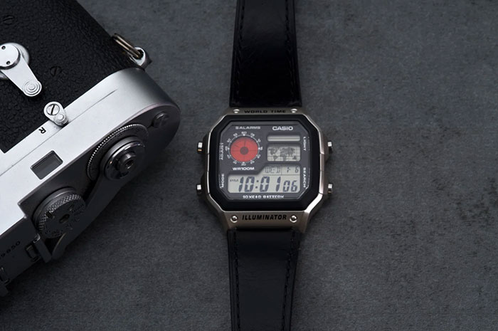 ライカMに着想を得た時計カシオ「M-Edition」：「AE1200」のカスタムモデル