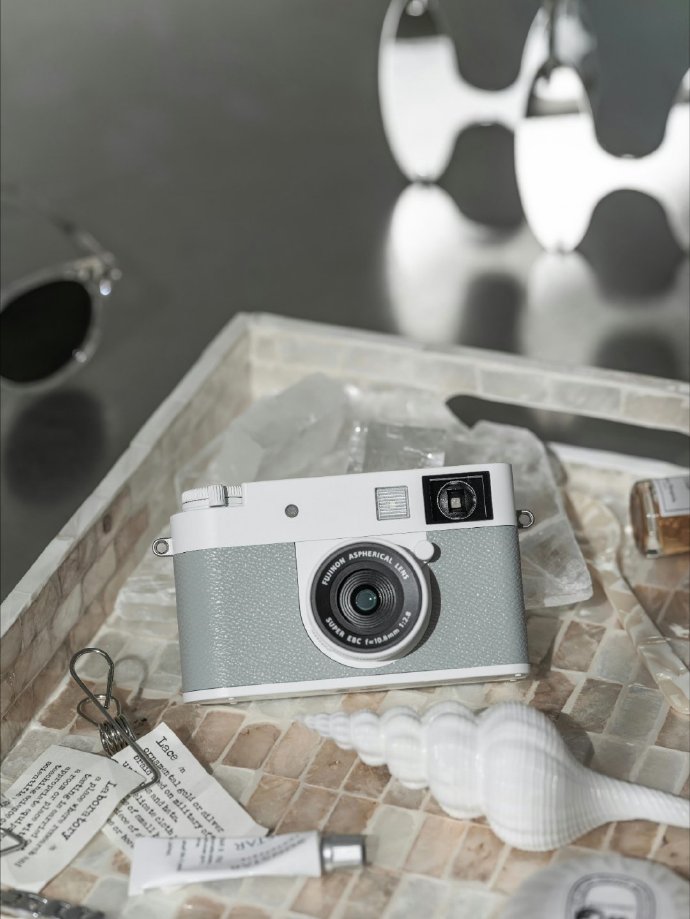 富士フイルム「X Half」ホワイトエディション