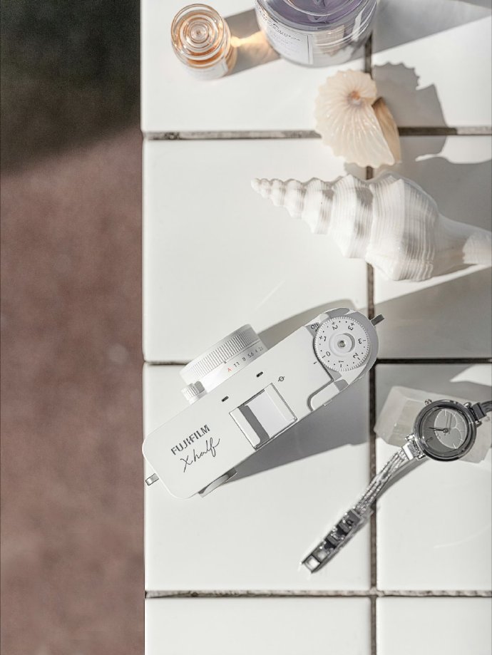 富士フイルム「X Half」ホワイトエディション