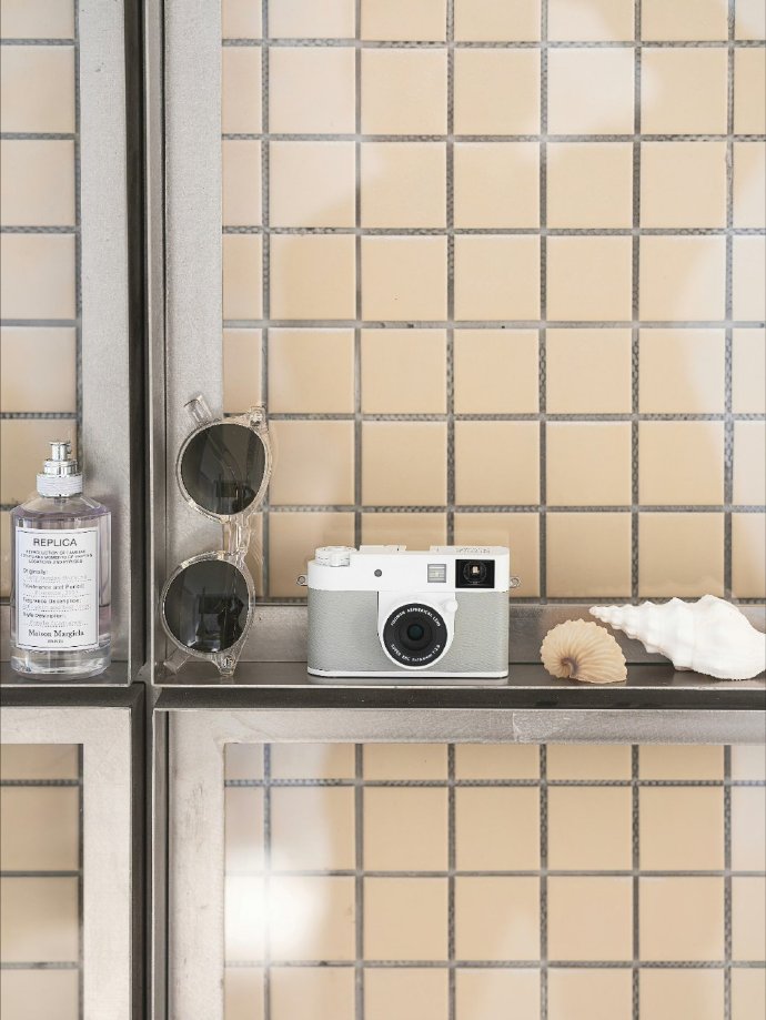 富士フイルム「X Half」ホワイトエディション