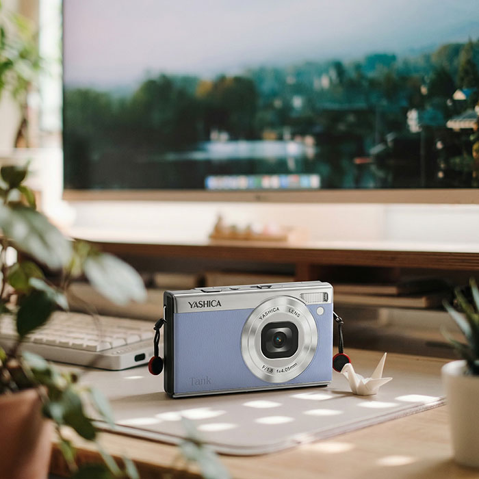ヤシカ、100ドルの超小型コンデジ「Tank」発表：125g、1/2.8型1200万画素、3インチ回転LCD搭載