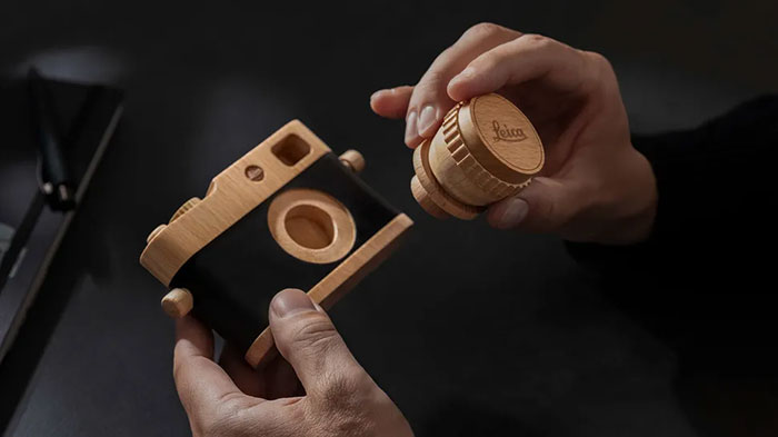 ライカの木製トイカメラ「Leica M wooden camera」が予約再開