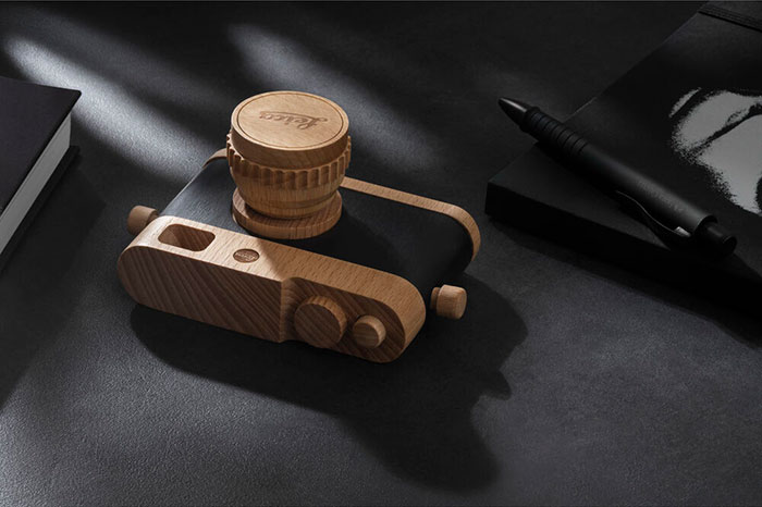 ライカの木製トイカメラ「Leica M wooden camera」が予約再開
