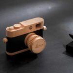 ライカの木製トイカメラ「Leica M wooden camera」が予約再開