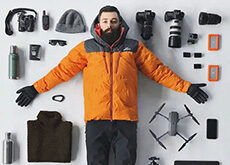 南極写真家の持ち物リスト。EOS 5D Mark IIIやGoPro、DJI Mavic Pro。そして「チェキ」も持って行ってる模様。