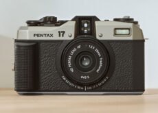 米TIME誌の「世界で最も画期的な発明品2025」で、「PENTAX 17」「Instax Wide Evo」などのレレロ志向のカメラがメインに選出された模様。