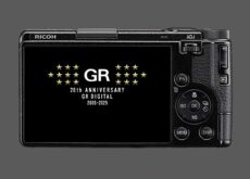 リコーが「GR III」「GR IIIx」「GR IV」の電源OFF画面を、「GR DIGITAL」20周年を記念したデザインの変更する無償サービスを提供。
