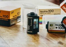 フィルム型デジタルトイカメラ「OPT100 Neo Film」。液晶付きでフィルムケースにも入れられるトイカメラ。