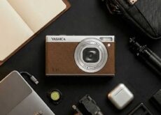 ヤシカ、100ドルの超小型コンデジ「Tank」発表：125g、1/2.8型1200万画素、3インチ回転LCD搭載